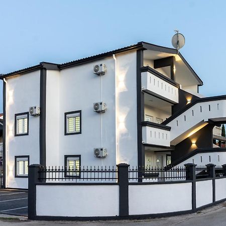 Apart-Hotel Prestige Ulcinj Exterior photo